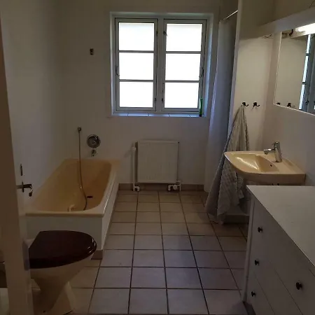 Hyggeligt Hus I Skoven بيت للعطل
